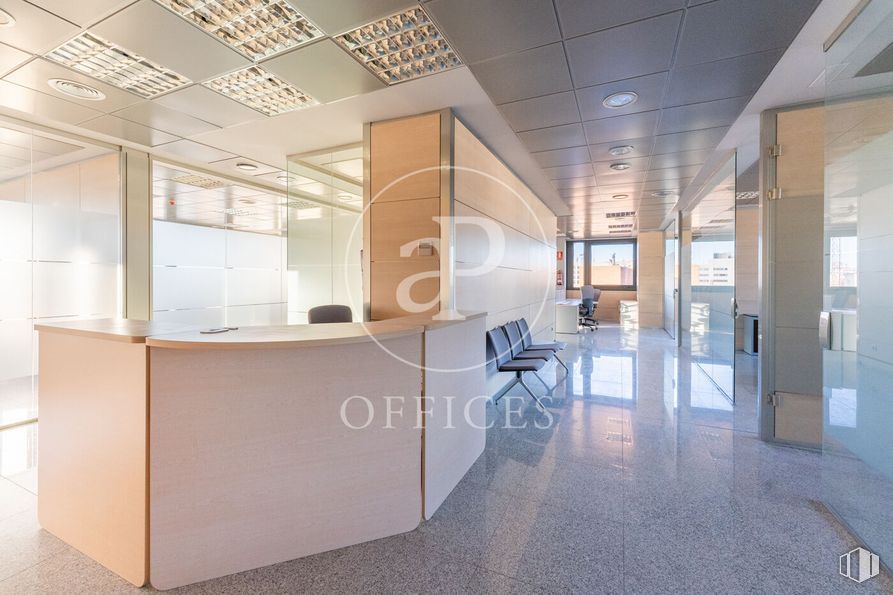 Oficina en alquiler en Calle Rufino González, San Blas - Canillejas, Madrid, 28037 con edificio, interiorismo, diseño automovilístico, madera, accesorio, suelos, casa, suelo, gafas y arte alrededor