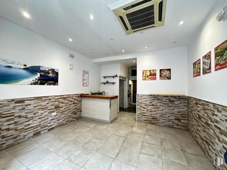 Local en venta en Calle Villafranca, Salamanca, Madrid, 28028 con propiedad, interiorismo, marco, hall, suelo, casa, suelos, pared, ladrillo y línea alrededor