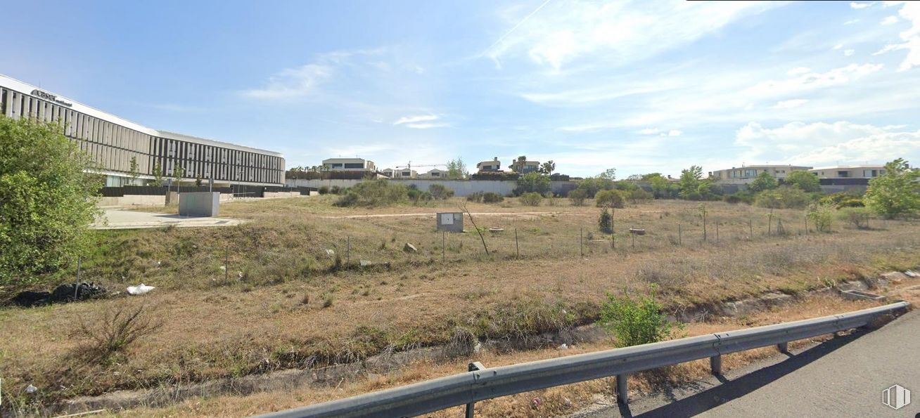 Suelo en venta en Calle El Barbero de Sevilla, 11, Majadahonda, Madrid, 28220 con cielo, nube, planta, lote de terreno, asfalto, hierba, árbol, paisaje, vía pública y carretera alrededor