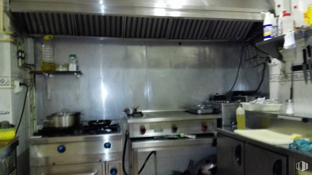 Retail for sale at Avenida Olímpica, Móstoles, Madrid, 28935 with kitchen appliance, cabinetry, home appliance, gas stove, cooktop, kitchen stove, drawer, kitchen, stove and building around