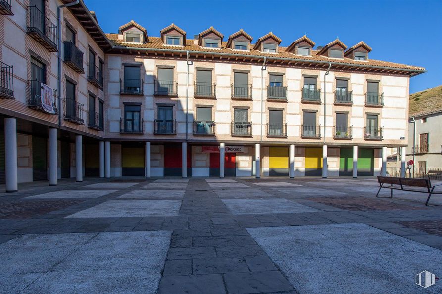 Retail for rent at Zona centro, Tielmes, Madrid, 28550 with building, bench, sky, daytime, window, road surface, urban design, facade, city and landmark around