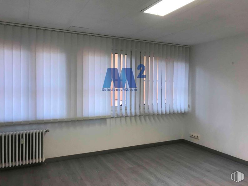 Oficina en alquiler en Calle San Bernardo, Chamberí, Madrid, 28015 con lámpara, alumbrado, suelos, suelo, interiorismo, techo, revestimiento de ventanas, habitación, apartamento y tratamiento de ventanas alrededor