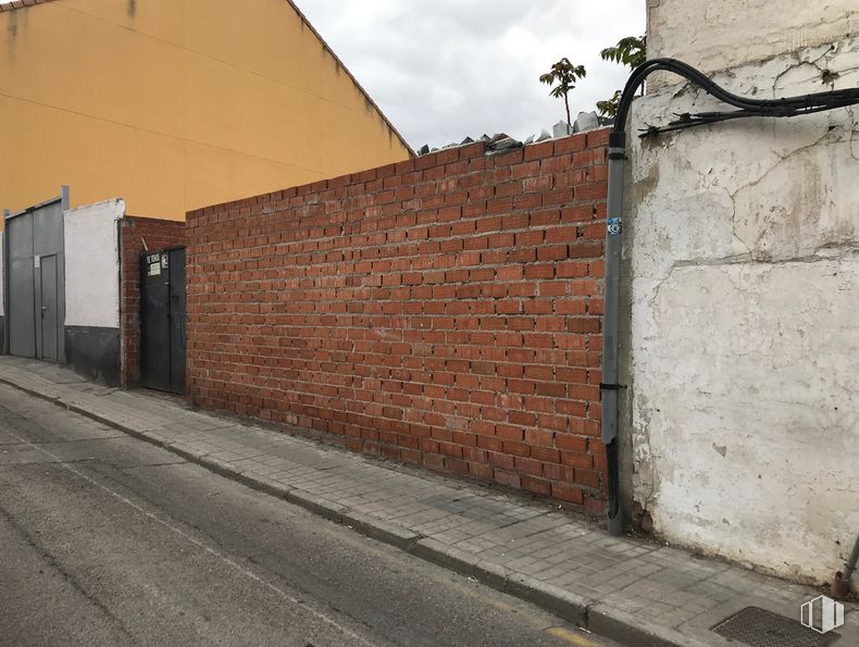 Suelo en venta en Calle España, 36, Ciempozuelos, Madrid, 28350 con albañilería, superficie de carretera, ladrillo, cielo, planta, madera, asfalto, edificio, nube y fachada alrededor