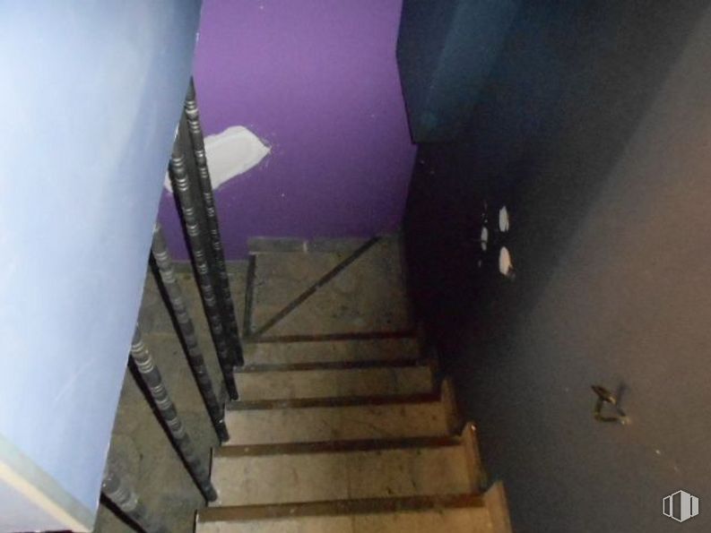 Retail for sale at Calle Virgen de Covadonga, Ávila, 05005 with animal, stairs, purple, wood, house, floor, sky, material property, tints and shades and building around