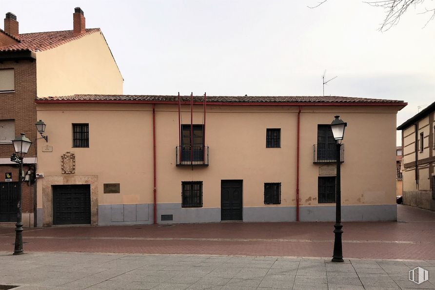 Oficina en alquiler en Plaza Victoria, Alcalá de Henares, Madrid, 28802 con edificio, ventana, cielo, puerta, casa, zona residencial, fachada, superficie de la carretera, tintes y tonos y ciudad alrededor