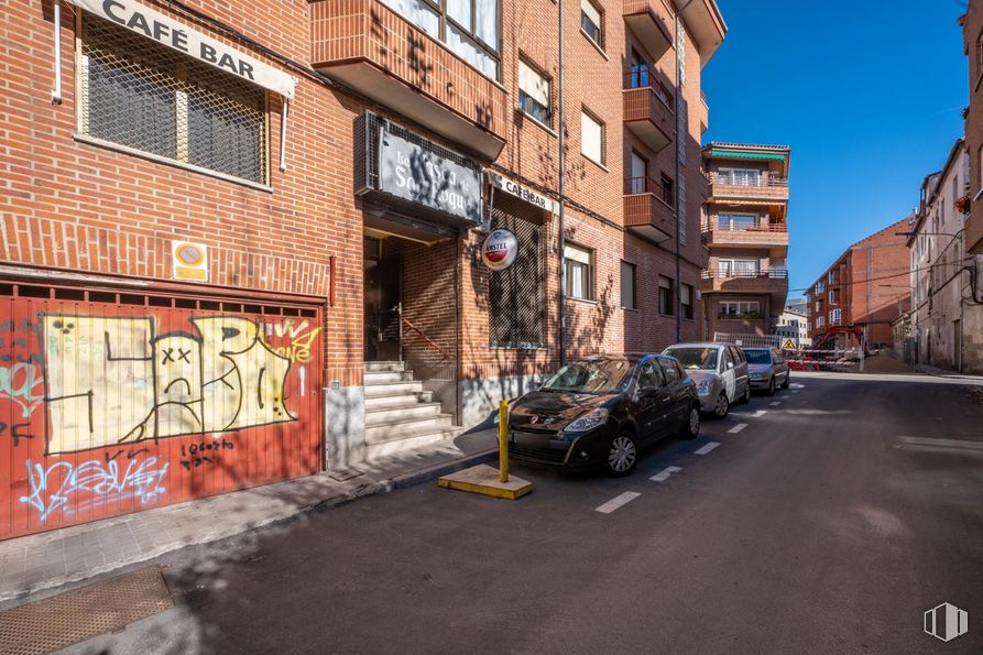 Retail for sale at Calle Fivasa, Ávila, 05003 with car, building, window, town, urban area, neighbourhood, street, residential area, urban design and automotive parking light around