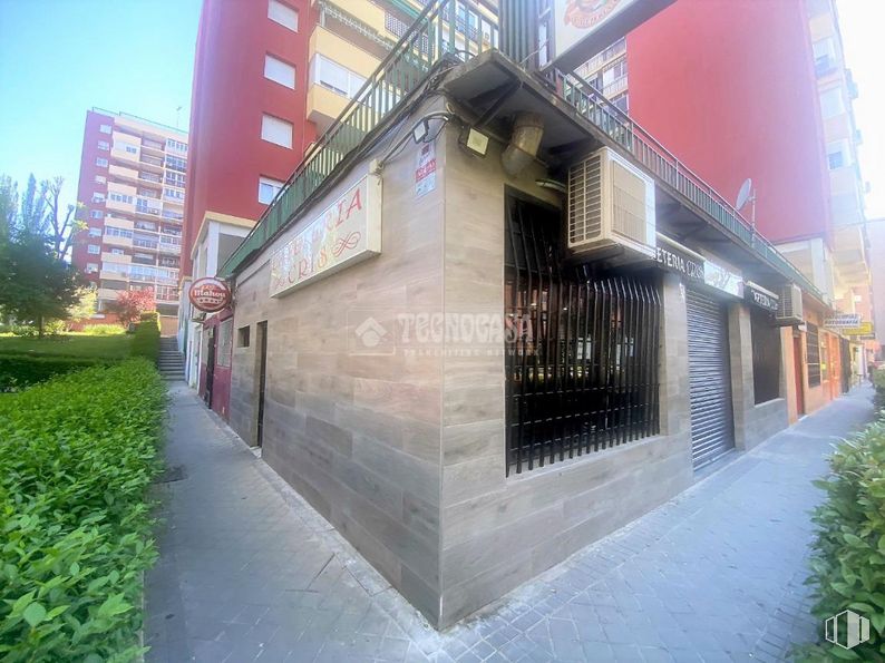 Local en venta en Avenida Olímpica, Móstoles, Madrid, 28935 con edificio, planta, ventana, diseño urbano, condominio, barrio, superficie de la carretera, fachada, ocio y ciudad alrededor