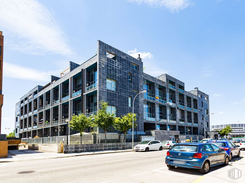 Office for sale at Calle Sinfonía, 26, La Latina, Madrid, 28054 with car, building, sky, cloud, land vehicle, property, plant, wheel, tire and vehicle around