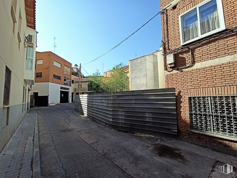 Suelo en venta en Callejón Luna, Arganda del Rey, Madrid, 28500 con ventana, edificio, cielo, superficie de la carretera, madera, asfalto, árbol, diseño urbano, callejón y barrio alrededor