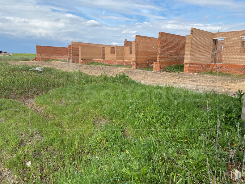 Land for sale at Zona Centro, Novés, Toledo, 45519 with building, sky, cloud, plant, natural landscape, land lot, grassland, grass, landscape and meadow around