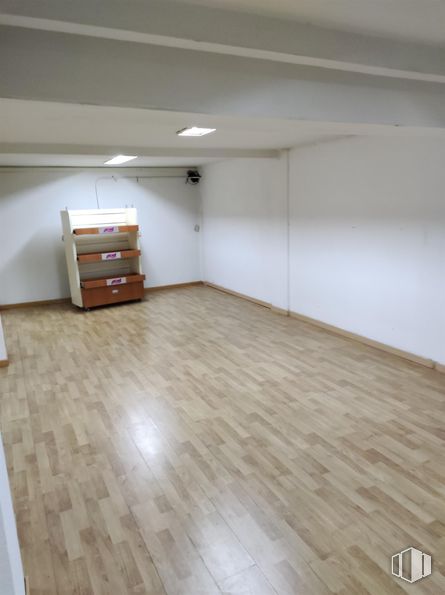 Retail for sale at Calle Torrelaguna, 9, Alcalá de Henares, Madrid, 28807 with flooring, floor, wood flooring, wood, laminate flooring, interior design, ceiling, hardwood, room and wood stain around