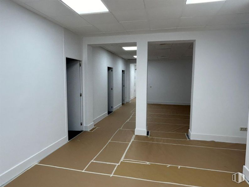 Oficina en alquiler en Calle Salustiano Olózaga, 5, Salamanca, Madrid, 28001 con puerta, lámpara, accesorio, hall, suelos, suelo, madera, techo, madera dura y vidrio alrededor