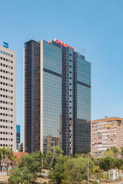 Oficina en alquiler en Avenida Burgos, 12, Chamartín, Madrid, 28036 con edificio, cielo, rascacielos, árbol, torre, vegetación, bloque de torre, diseño urbano, bienes raíces y edificio comercial alrededor