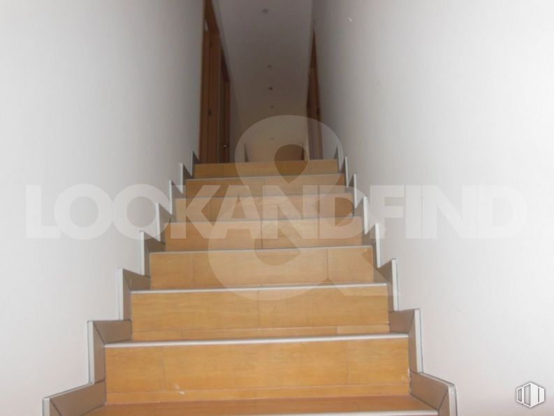 Industrial for rent at Santa María de Benquerencia, Toledo, 45006 with lighting, brown, wood, stairs, art, flooring, hardwood, wood stain, beige and font around