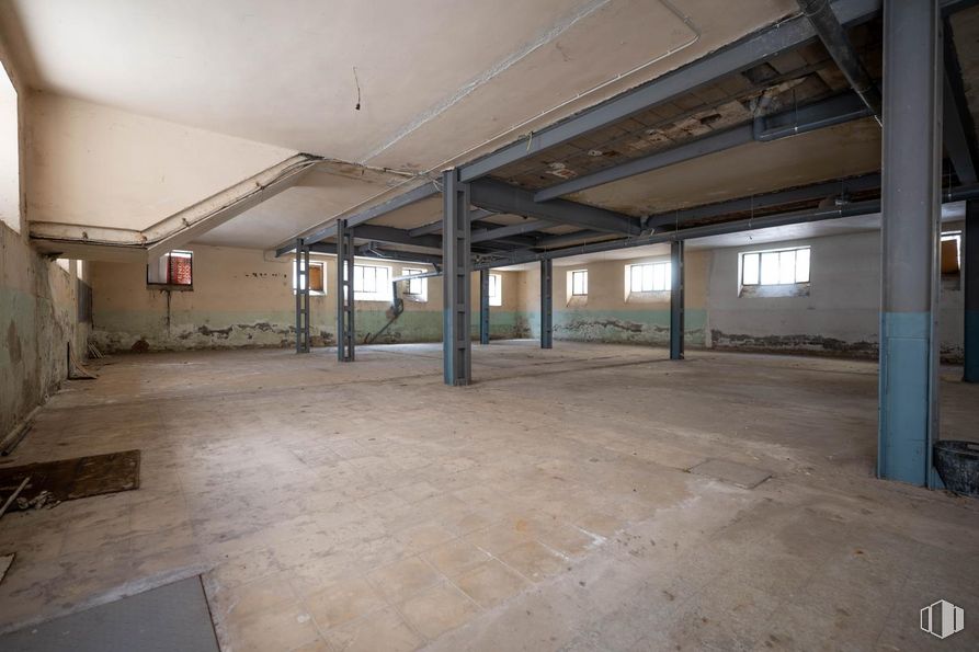 Industrial for sale at Calle Vicenta Manzanedo, Ávila, 05002 with hall, fixture, floor, flooring, composite material, building, ceiling, concrete, city and house around