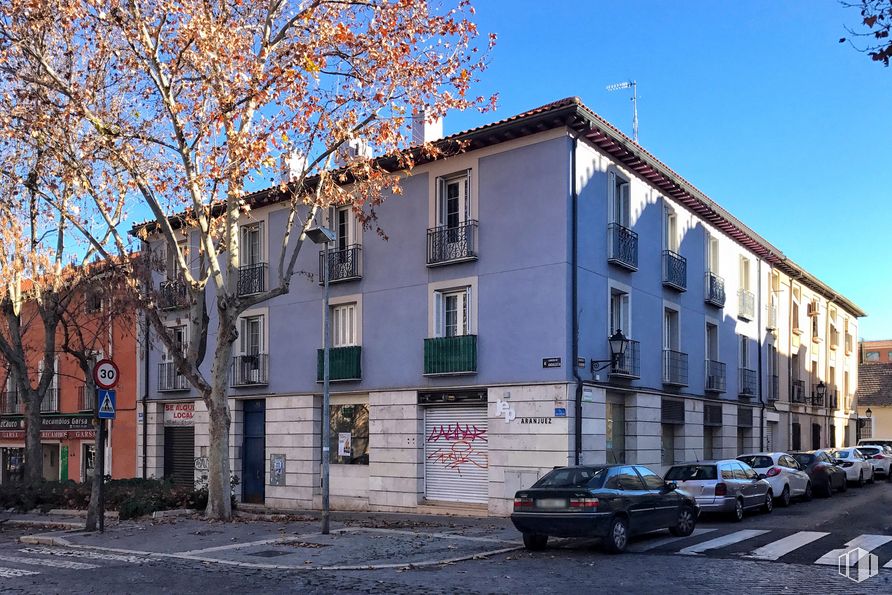 Local en alquiler en Carretera Andalucía, 85, Aranjuez, Madrid, 28300 con coche, edificio, cielo, vehículo terrestre, rueda, neumático, ventana, vehículo, planta y árbol alrededor