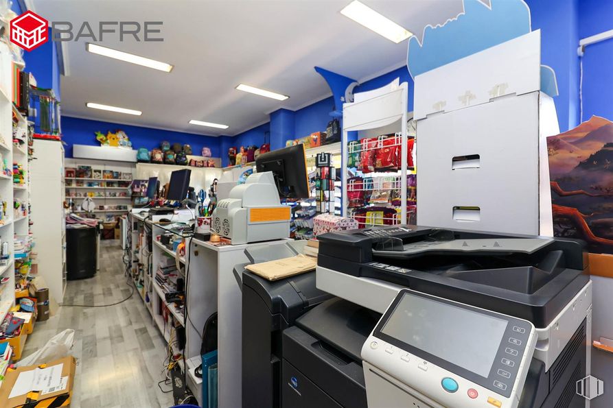 Retail for sale & for rent at Casco urbano, Fuenlabrada, Madrid, 28945 with printer, product, interior design, building, computer, customer, shelf, television, engineering and office supplies around