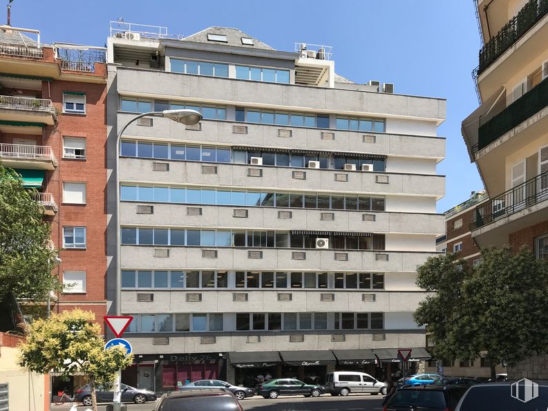 Oficina en alquiler en Calle Maudes, 51, Chamberí, Madrid, 28003 con edificio, ventana, propiedad, accesorio, cielo, arquitectura, bloque de pisos, diseño urbano, condominio y propiedad material alrededor