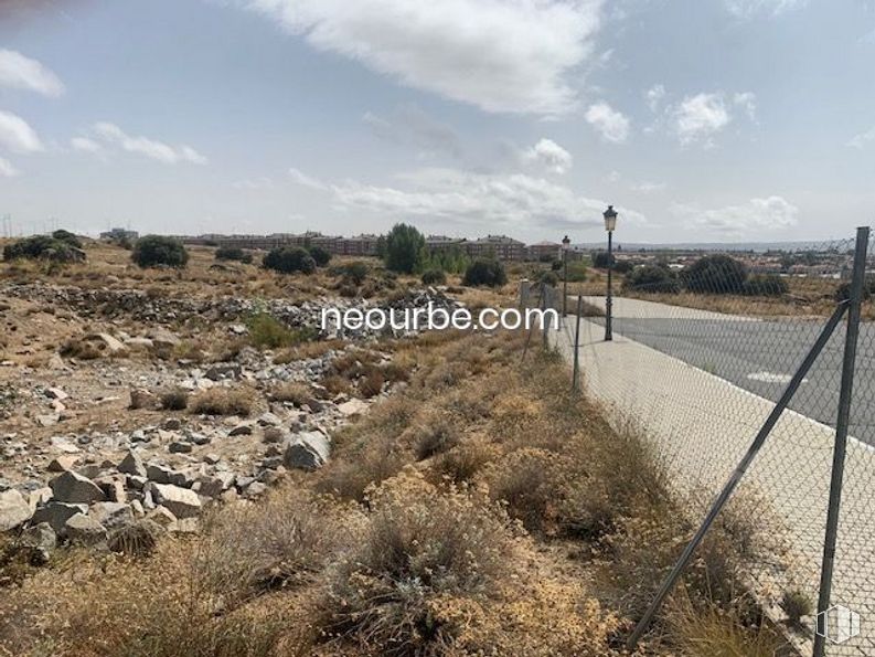 Land for sale at Calle Albacete, Ávila, 05004 with cloud, sky, plant, fence, land lot, natural landscape, grass, grassland, wire fencing and landscape around