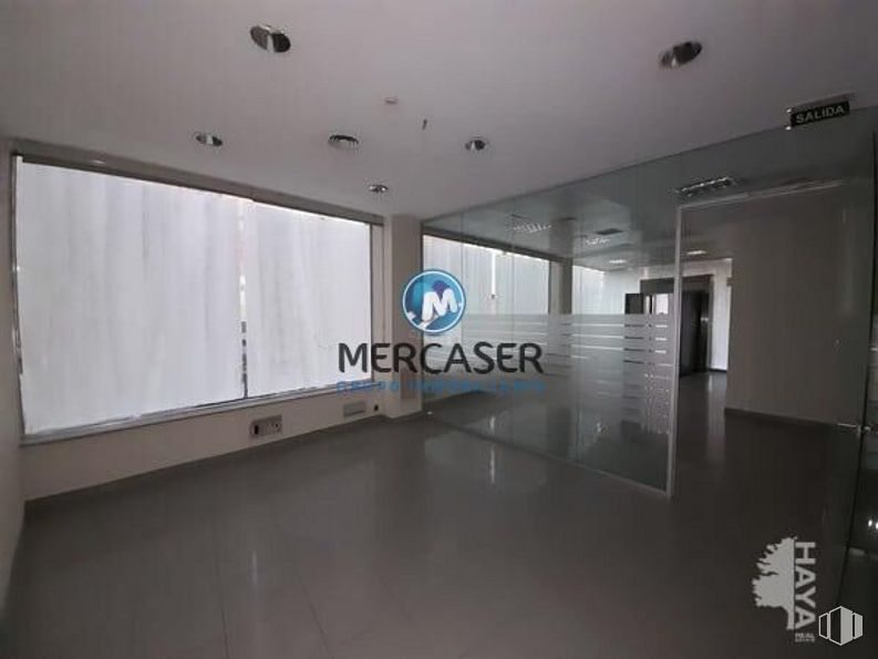 Retail for sale at Calle Zeus, Torrejón de Ardoz, Madrid, 28850 with building, interior design, flooring, fixture, floor, hall, glass, ceiling, art and space around