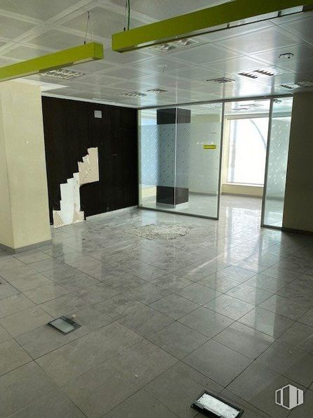 Retail for sale at Avenida Virgen Loreto, Torrejón de Ardoz, Madrid, 28850 with fixture, flooring, floor, composite material, glass, building material, art, tile flooring, ceiling and space around