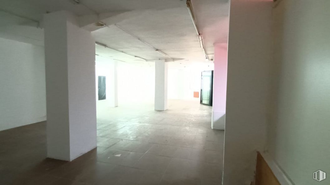 Retail for sale & for rent at Calle Lope de Vega, 47, Getafe, Madrid, 28904 with mirror, fixture, hall, floor, material property, flooring, composite material, glass, ceiling and wood around