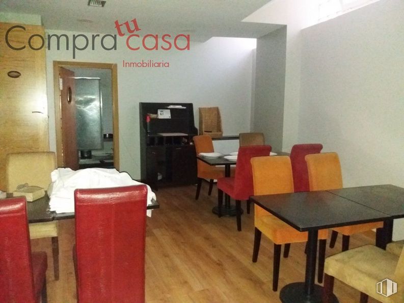 Retail for sale & for rent at Avenida Acueducto, Segovia, 40002 with table, chair, furniture, property, wood, interior design, flooring, floor, hardwood and building around