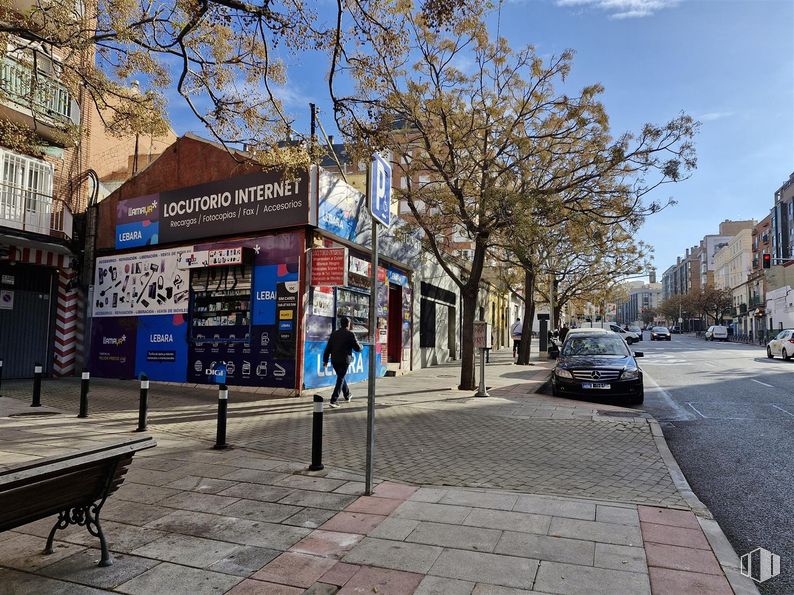 Retail for sale at Calle Marqués de Viana, Tetuán, Madrid, 28039 with car, bench, road surface, public space, urban area, town, street, neighbourhood, road and pedestrian around