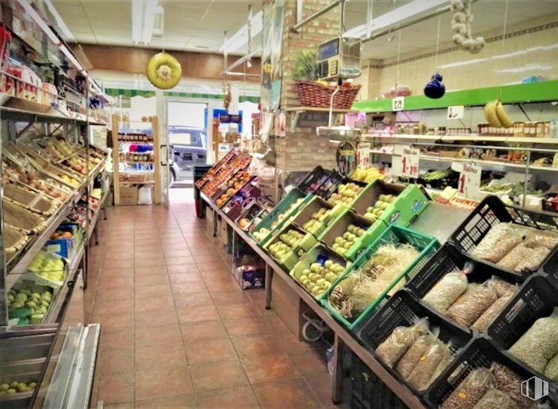 Local en venta en Calle Joan Miró, 2, Pinto, Madrid, 28320 con mueble, comida, producto, estante, venta, alimentos naturales, cliente, tienda de conveniencia, venta minorista y alimentos integrales alrededor