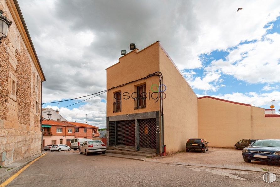 Retail for sale at Calle Real, Yunquera de Henares, Guadalajara, 19210 with car, cloud, sky, land vehicle, tire, vehicle, wheel, window, building and asphalt around