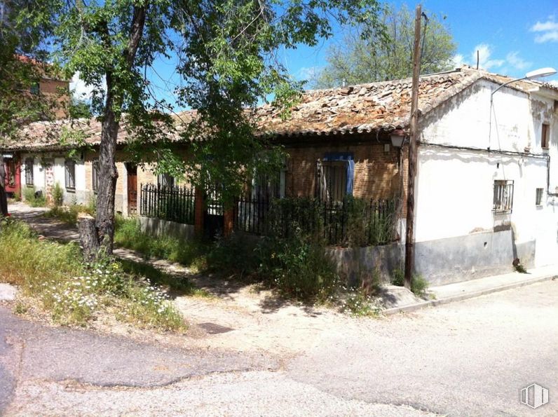 Land for sale at Zona San Antón, Toledo, 45003 with house, plant, building, sky, tree, cloud, land lot, window, residential area and rural area around