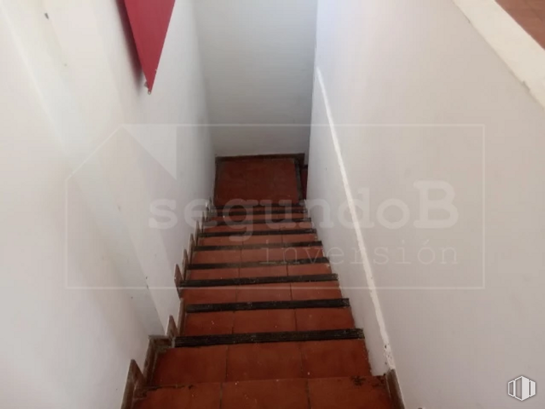 Local en venta en Calle San Roque, 1, Valdetorres de Jarama, Madrid, 28150 con marrón, escaleras, accesorio, madera, suelos, material compuesto, fuente, tintes y matices, simetría y rectángulo alrededor