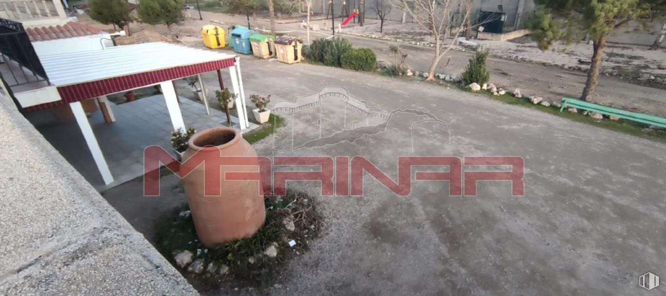 Retail for sale at Carretera Serranillos, Yeles, Toledo, 45220 with water, plant, road surface, asphalt, grass, motor vehicle, gas, tree, road and geological phenomenon around