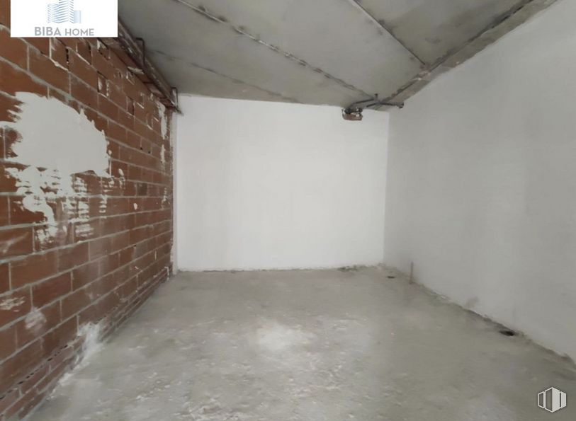 Retail for sale at Zona centro, Bustarviejo, Madrid, 28720 with fixture, wood, floor, wall, composite material, flooring, building, building material, concrete and brickwork around