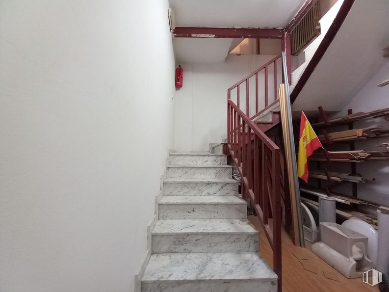 Local en venta en Calle Camino Vinateros, Moratalaz, Madrid, 28030 con escaleras, madera, accesorio, suelos, casa, madera dura, pasamanos, material compuesto, techo y metal alrededor