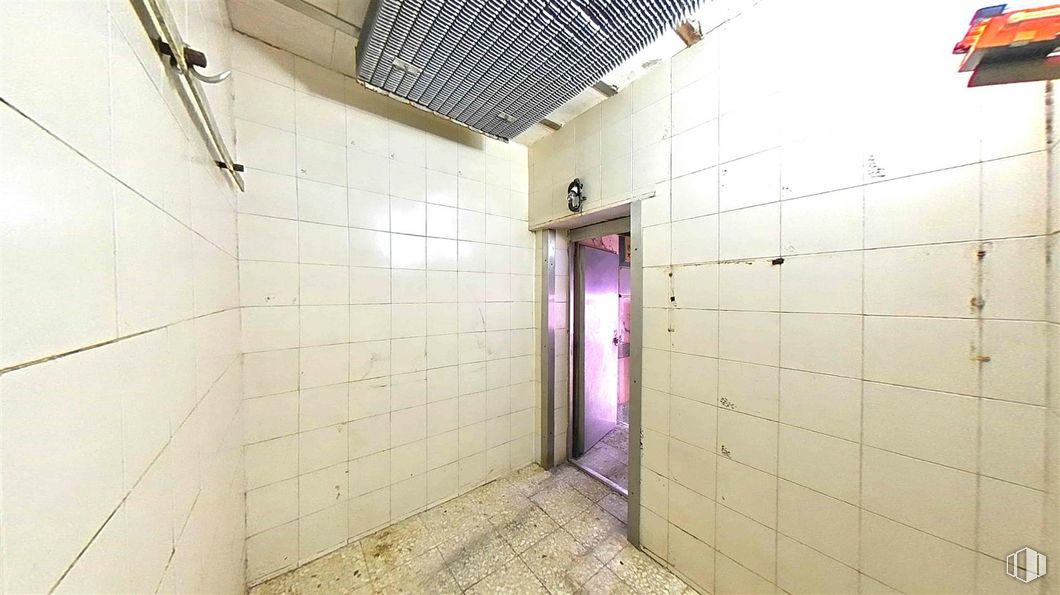 Local en venta en Calle Suecia, Fuenlabrada, Madrid, 28942 con morado, interiorismo, suelo, ladrillo, suelos, pared, edificio, techo, tintes y matices y espacio alrededor