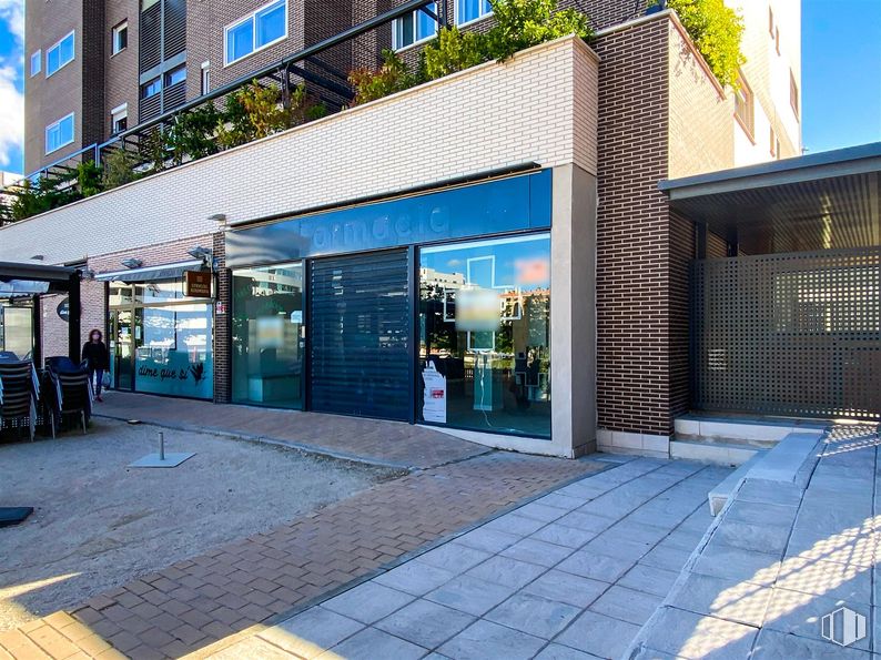 Local en venta en Avenida Levante, 187, Rivas-Vaciamadrid, Madrid, 28529 con durante el día, propiedad, azure, superficie de la carretera, sombra, diseño urbano, línea, pared, planta y acera alrededor