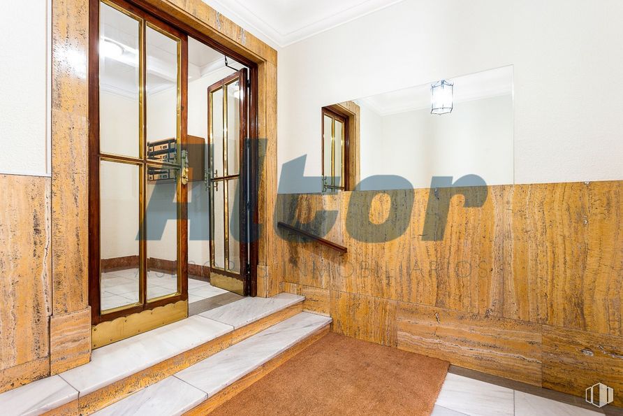 Local en venta en Calle Virgen del Portillo, Ciudad Lineal, Madrid, 28027 con propiedad, madera, edificio, diseño de interiores, piso, accesorio, pavimentos, pintura, sombra y tinte para madera alrededor