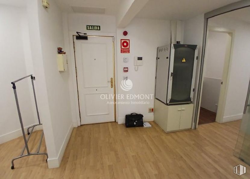 Oficina en alquiler en Barrio Salamanca, Salamanca, Madrid, 28001 con puerta, equipaje y bolsos, suelos, suelo, interiorismo, suelos de madera, techo, habitación, apartamento y suelo laminado alrededor