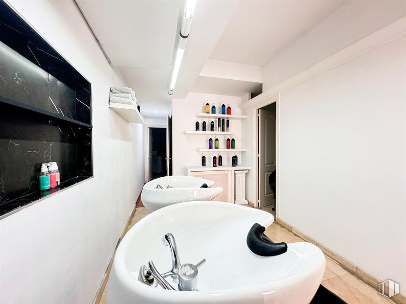 Local en venta en Calle Ponzano, 72, Chamberí, Madrid, 28003 con lavabo, accesorios de fontanería, grifo, fregadero, interiorismo, edificio, cuarto de baño, suelo, suelos y confort alrededor