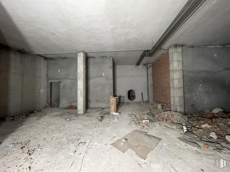 Industrial for sale at Calle María Zayas, Arganda del Rey, Madrid, 28500 with door, property, floor, flooring, fixture, composite material, concrete, building material, city and event around