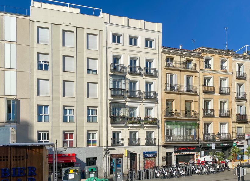 Local en venta en Zona Chueca, Centro, Madrid, 28004 con edificio, cielo, día, ventana, rueda, arquitectura, diseño urbano, condominio, área residencial y fachada alrededor