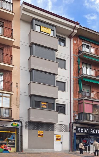 Office for sale at Calle Rancho, Segovia, 40005 with building, daytime, window, urban design, tower block, condominium, commercial building, residential area, facade and cloud around