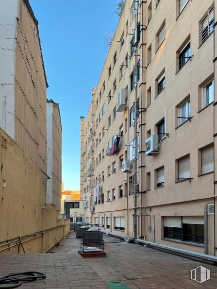 Local en alquiler en Calle Fernández de la Hoz, 46, Chamberí, Madrid, 28010 con edificio, día, propiedad, cielo, ventana, infraestructura, superficie de la carretera, diseño urbano, barrio y zona residencial alrededor