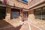 Retail for sale at Calle San Juan de Valdemorillo, Valdemorillo, Madrid, 28210 with building, wood, road surface, brickwork, brick, interior design, flooring, wall, floor and residential area around