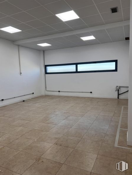 Retail for rent at Centro Comercial Los Artos, Calle César Manrique, 2A, Rivas-Vaciamadrid, Madrid, 28529 with window, fixture, flooring, floor, wood, hall, composite material, ceiling, building material and space around