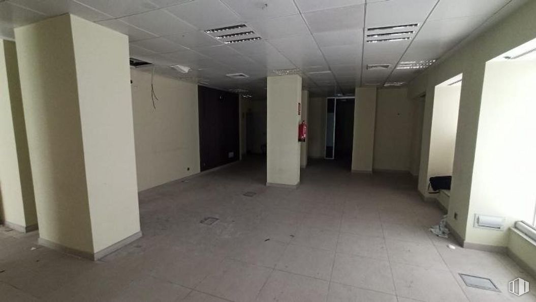 Local en venta en Zona Moratalaz, Moratalaz, Madrid, 28030 con suelos, accesorio, suelo, hall, techo, edificio, evento, suelo de baldosas, aluminio y habitación alrededor