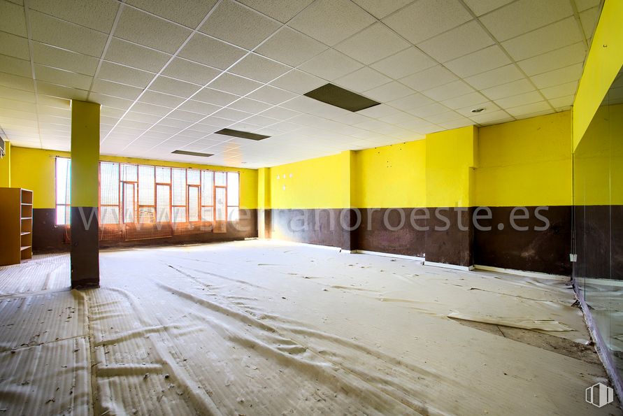 Nave en alquiler y venta en Calle Talamanca, Fuente el Saz de Jarama, Madrid, 28140 con propiedad, arquitectura, interiorismo, piso, suelo, madera, pasillo, pared, techo y tintes y sombras alrededor