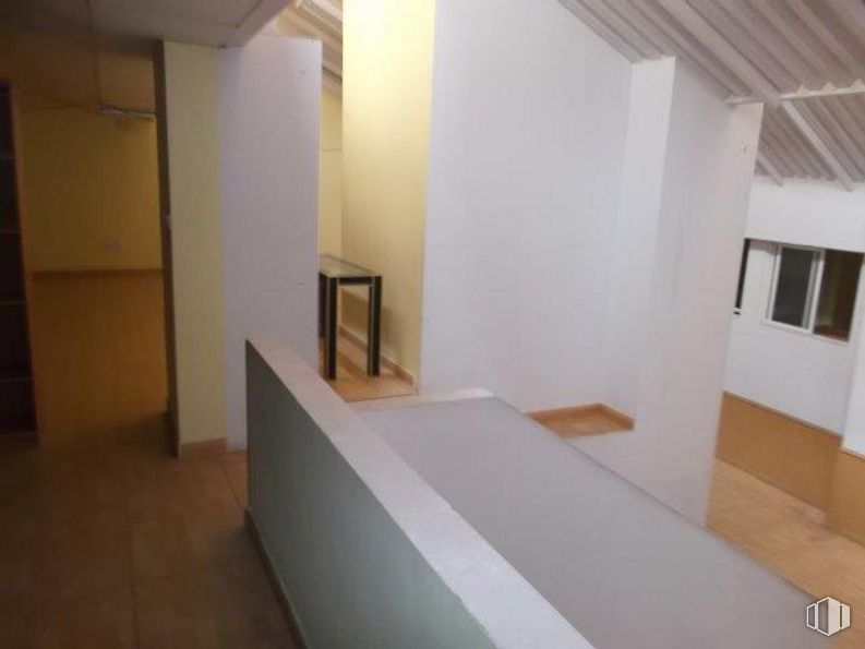 Retail for sale at Calle Robles, Puente de Vallecas, Madrid, 28053 with window, wood, fixture, interior design, flooring, floor, hardwood, real estate, ceiling and building around