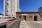 Retail for sale at Calle Río Mimbre, 9, Toledo, 45007 with building, sky, window, skyscraper, wood, urban design, tower block, condominium, neighbourhood and residential area around